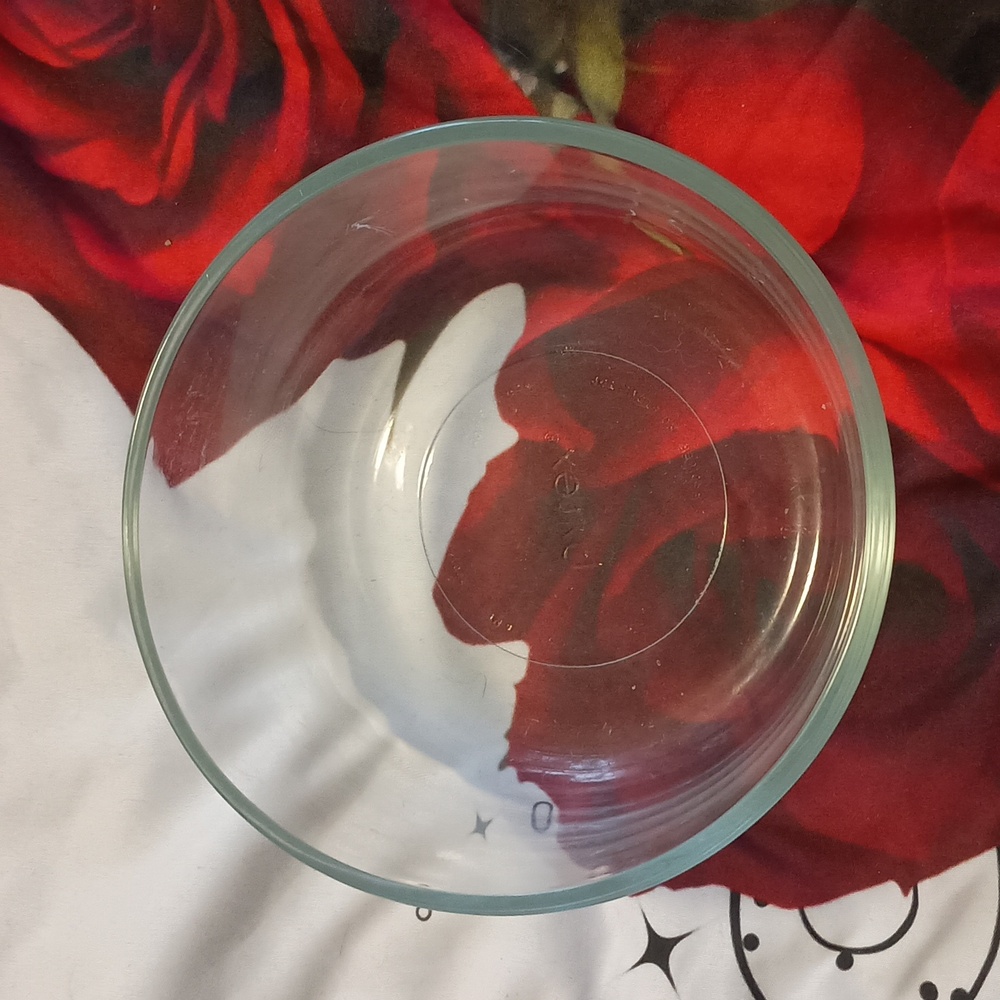 Pyrex glass storage container with blue lid - Picture 2 of 4